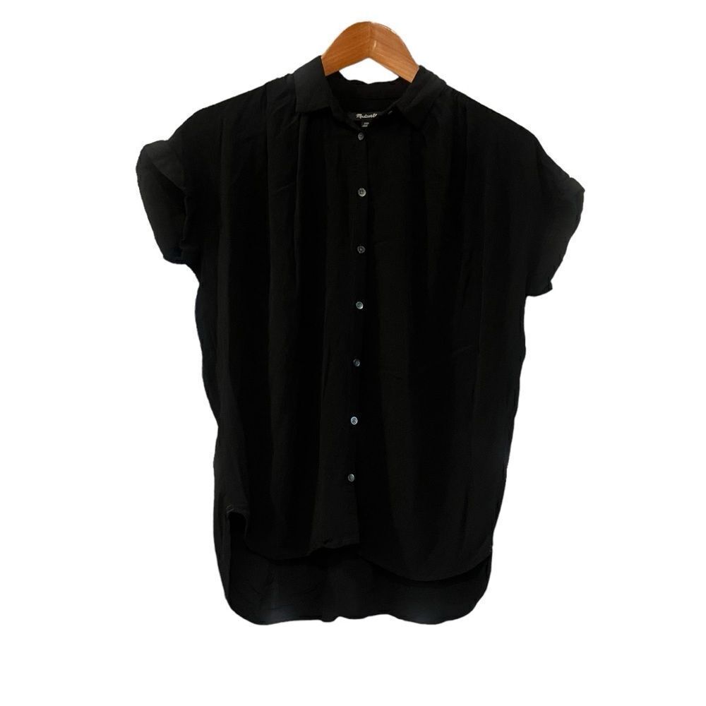 Madewell light‎ weight black short sleeve button up top